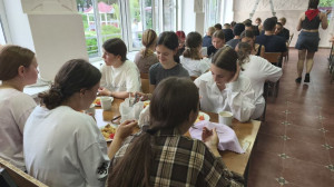 Наша столовая и мы в ней сытые и довольные. ДОЛ 